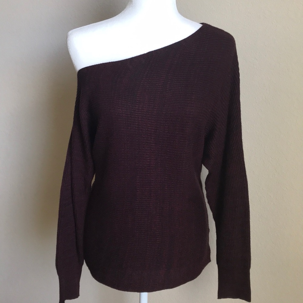 Venus lightweight off the Shoulder Sweater